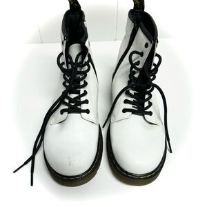 Dr. Marten’s 1460 White Smooth Leather 8 Eye Boots Women’s Size 5
